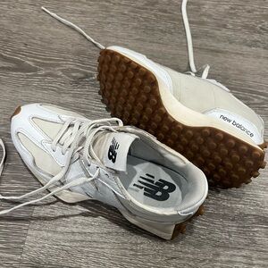 New Balance Women's 327 ‘Moonbeam Gum’ Classic Trainer Sneakers, 5.5 Medium US